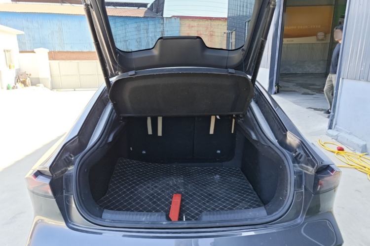 Used CHANGAN UNI-V 2022 1.5T Prestige Version Trunk