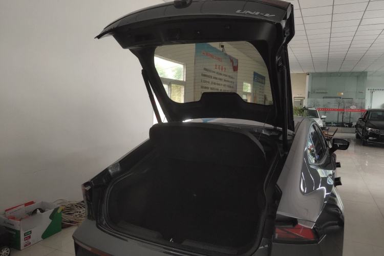 Used CHANGAN UNI-V 2022 1.5T Prestige Version Trunk