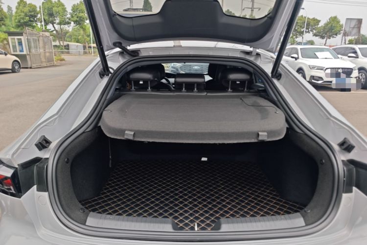 Used CHANGAN UNI-V 2022 1.5T Prestige Version Trunk
