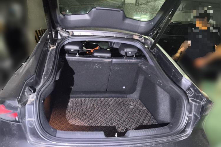 Used CHANGAN UNI-V 2022 1.5T Prestige Version Trunk