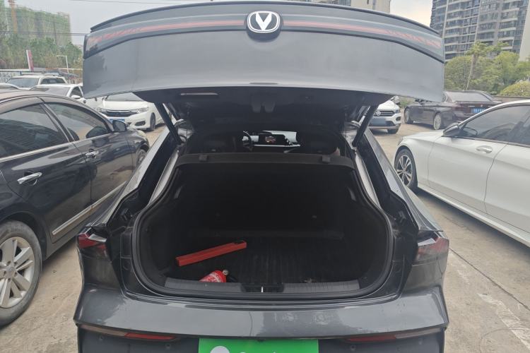 Used CHANGAN UNI-V 2022 1.5T Prestige Version Trunk