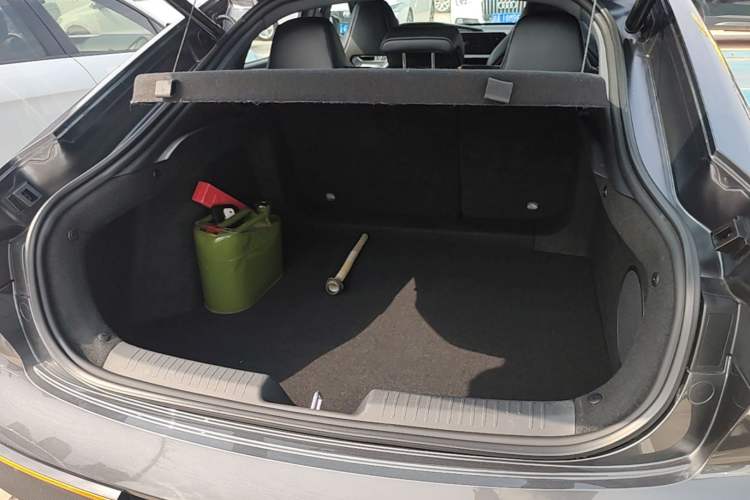 Used CHANGAN UNI-V 2022 2.0T Leading-Speed Edition Trunk