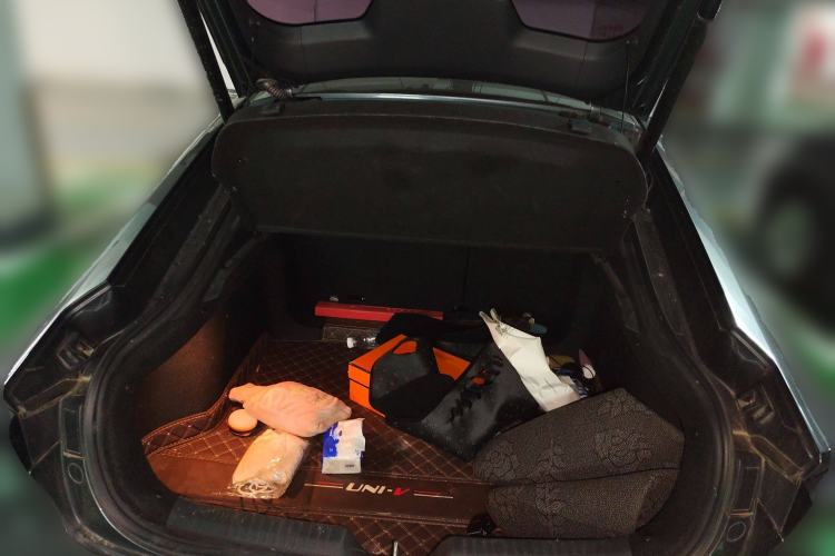 Used CHANGAN UNI-V 2022 1.5T Prestige Version Trunk