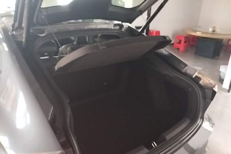 Used CHANGAN UNI-V 2022 1.5T Prestige Version Trunk