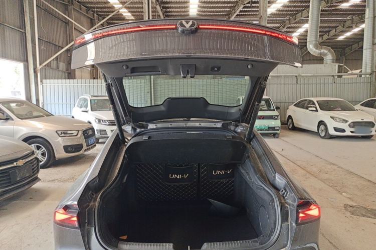 Used CHANGAN UNI-V 2022 1.5T Smart Navigation Version Trunk