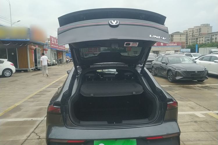 Used CHANGAN UNI-V 2022 1.5T Smart Navigation Version Trunk