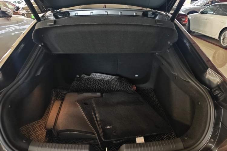Used CHANGAN UNI-V 2022 1.5T Prestige Version Trunk