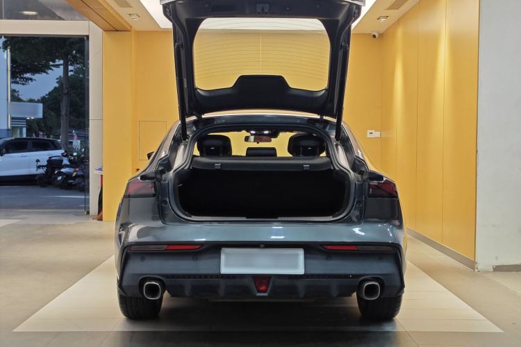 Used CHANGAN UNI-V 2022 1.5T Smart Navigation Version Trunk