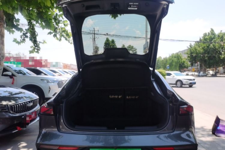 Used CHANGAN UNI-V 2022 1.5T Prestige Version Trunk