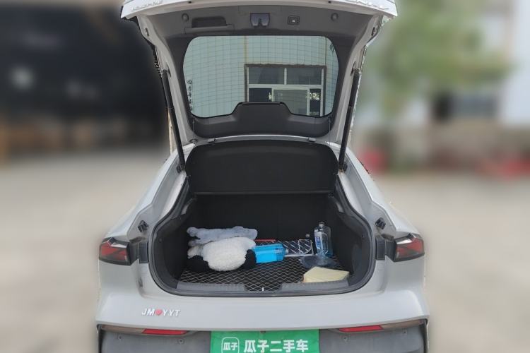 Used CHANGAN UNI-V 2022 1.5T Prestige Version Trunk