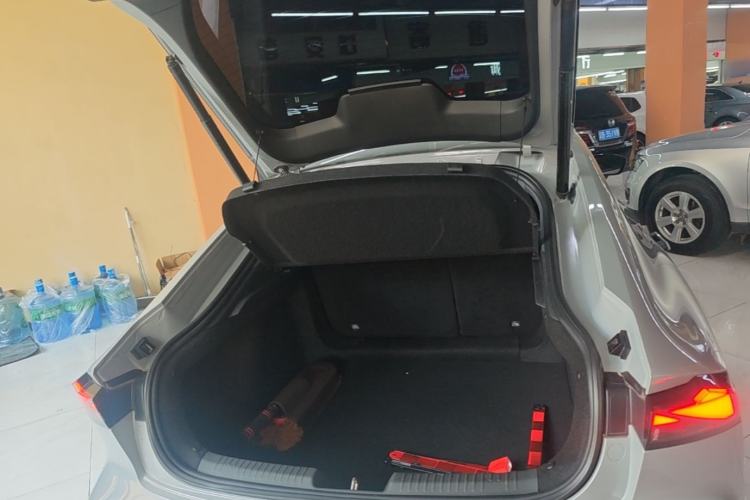 Used CHANGAN UNI-V 2022 1.5T Prestige Version Trunk