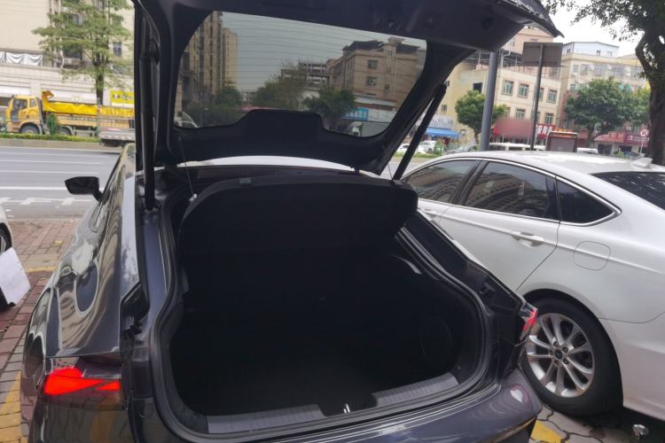Used CHANGAN UNI-V 2022 1.5T Prestige Version Trunk