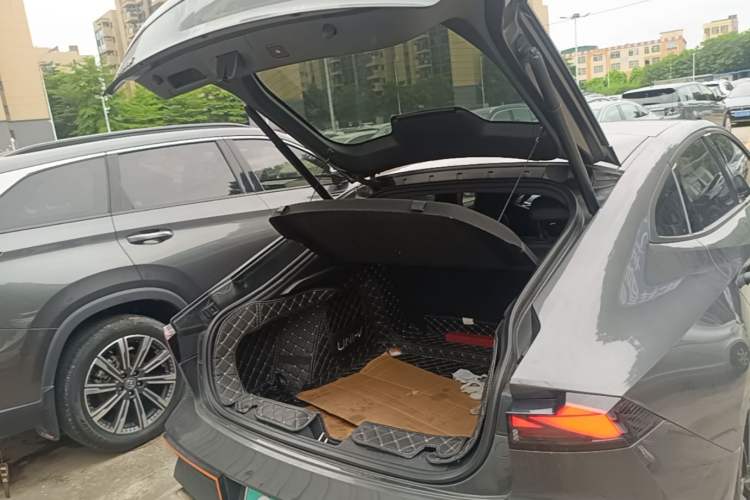 Used CHANGAN UNI-V 2022 1.5T Sport Edition Trunk
