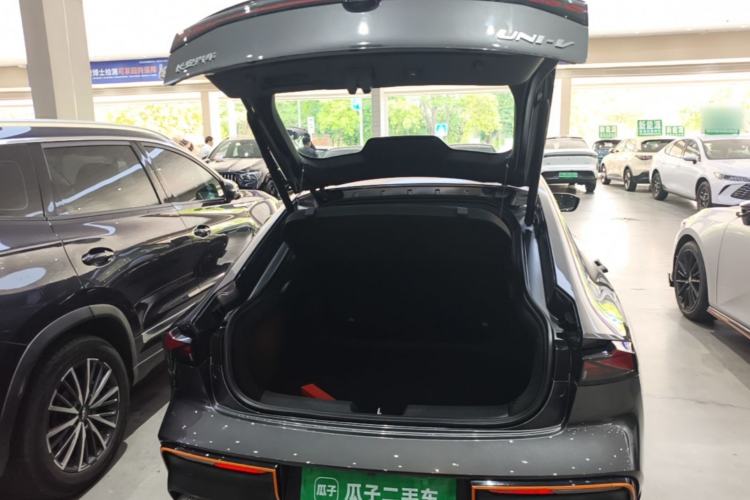 Used CHANGAN UNI-V 2022 1.5T Sport Edition Trunk