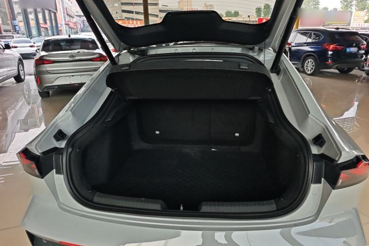 Used CHANGAN UNI-V 2022 1.5T Prestige Version Trunk