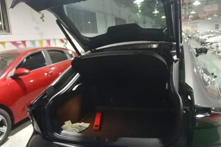 Used CHANGAN UNI-V 2022 1.5T Sport Edition Trunk