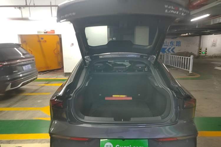 Used CHANGAN UNI-V 2022 1.5T Prestige Version Trunk