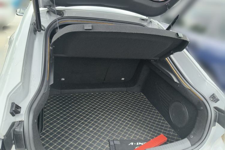 Used CHANGAN UNI-V 2022 1.5T Smart Navigation Version Trunk