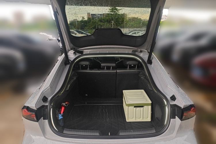 Used CHANGAN UNI-V 2022 1.5T Prestige Version Trunk
