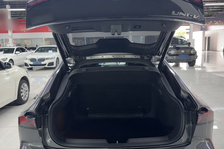 Used CHANGAN UNI-V 2022 1.5T Sport Edition Trunk