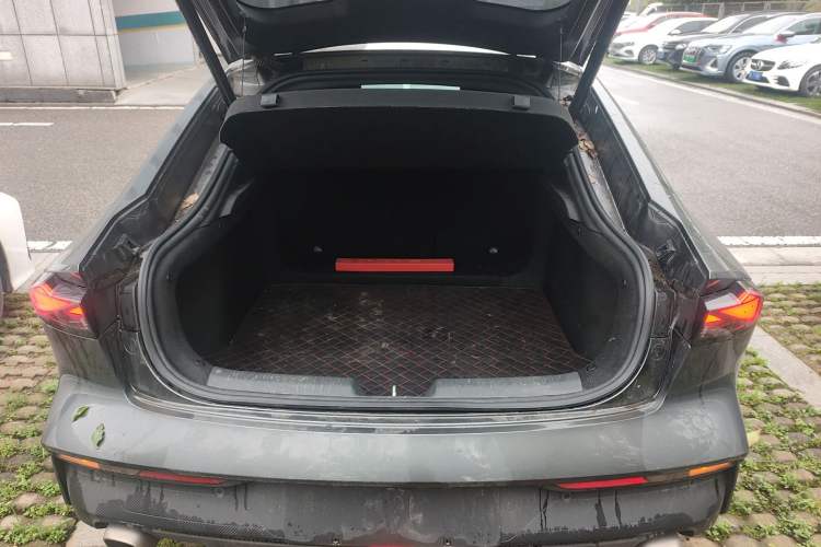 Used CHANGAN UNI-V 2022 1.5T Prestige Version Trunk