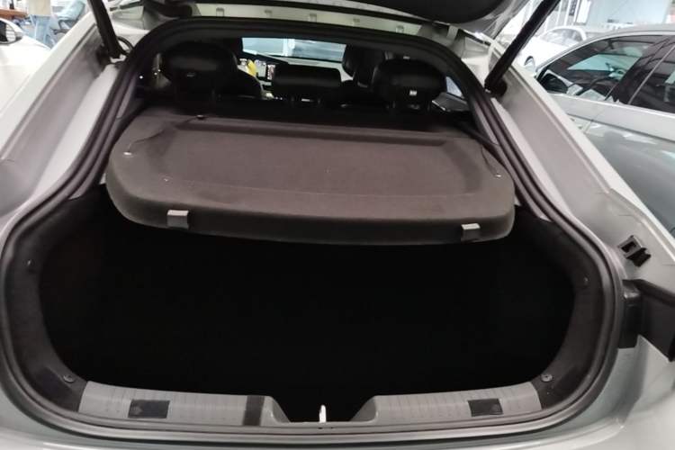 Used CHANGAN UNI-V 2022 1.5T Sport Edition Trunk