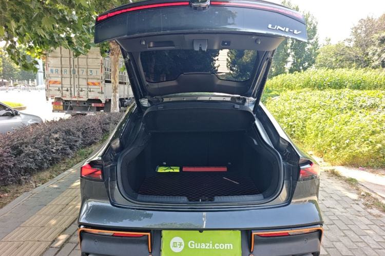 Used CHANGAN UNI-V 2022 1.5T Sport Edition Trunk