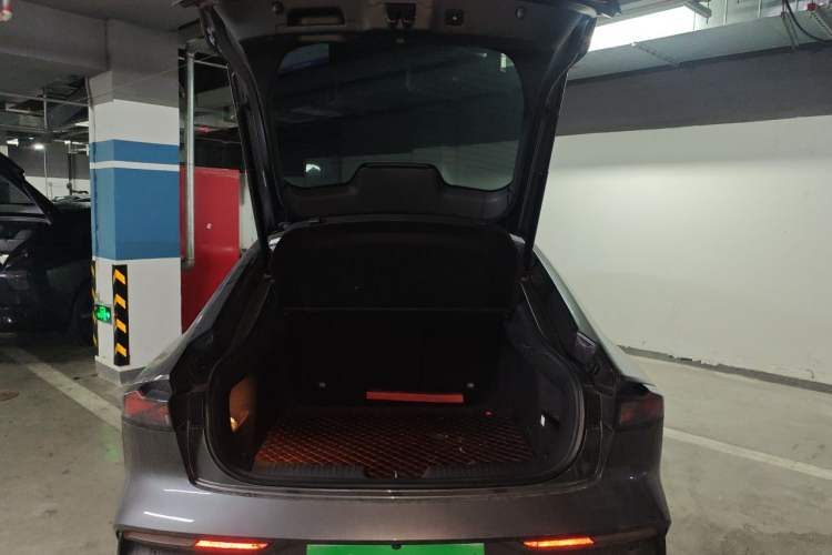 Used CHANGAN UNI-V 2022 1.5T Prestige Version Trunk