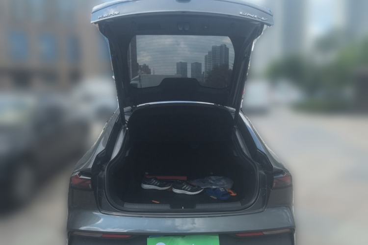 Used CHANGAN UNI-V 2022 1.5T Prestige Version Trunk