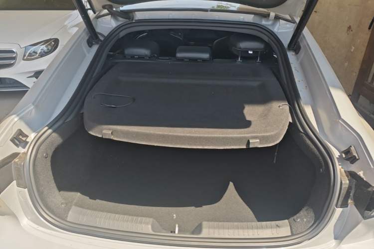 Used CHANGAN UNI-V 2022 1.5T Prestige Version Trunk