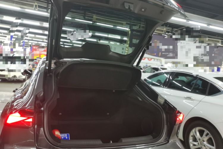 Used CHANGAN UNI-V 2022 1.5T Prestige Version Trunk