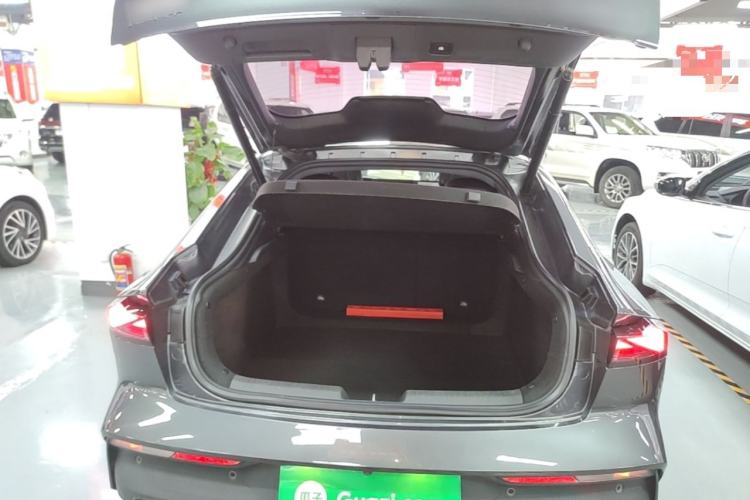 Used CHANGAN UNI-V 2022 1.5T Prestige Version Trunk
