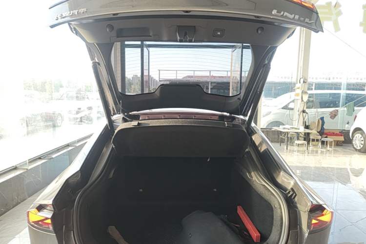 Used CHANGAN UNI-V 2022 1.5T Sport Edition Trunk