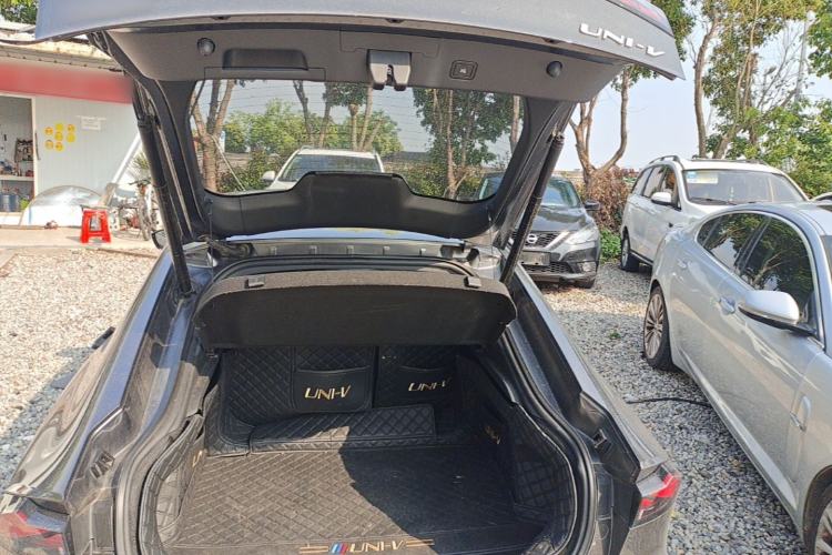 Used CHANGAN UNI-V 2022 1.5T Prestige Version Trunk