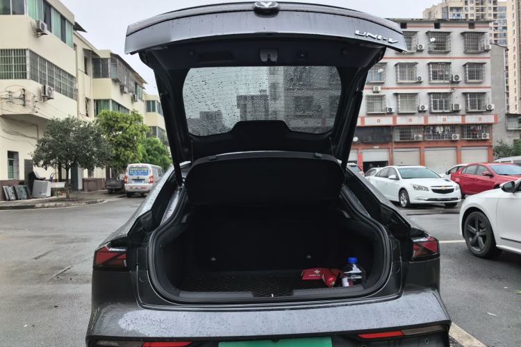 Used CHANGAN UNI-V 2022 1.5T Prestige Version Trunk