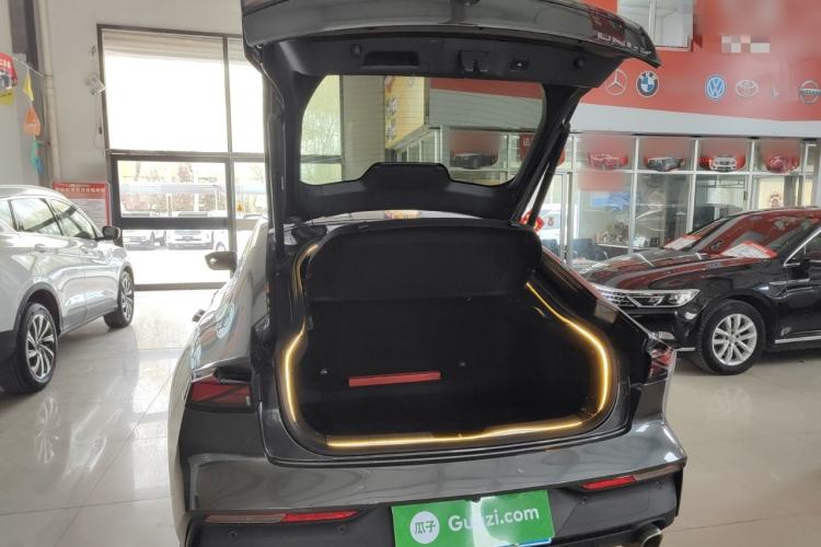 Used CHANGAN UNI-V 2022 1.5T Prestige Version Trunk