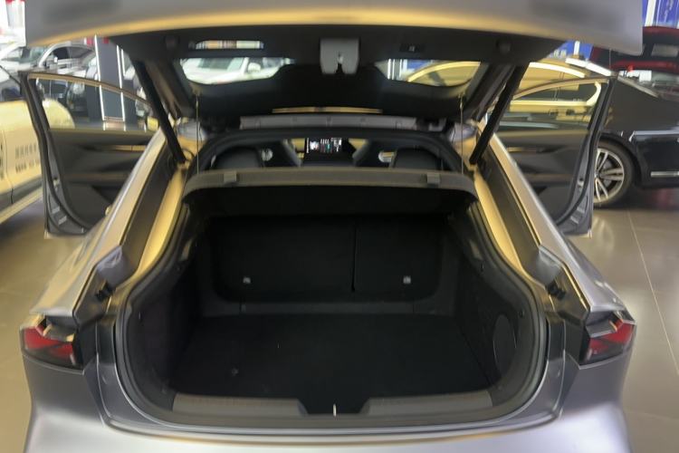 Used CHANGAN UNI-V 2022 2.0T Leading-Speed Edition Trunk