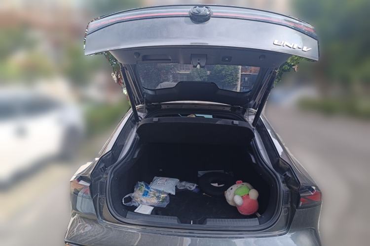 Used CHANGAN UNI-V 2022 1.5T Sport Edition Trunk