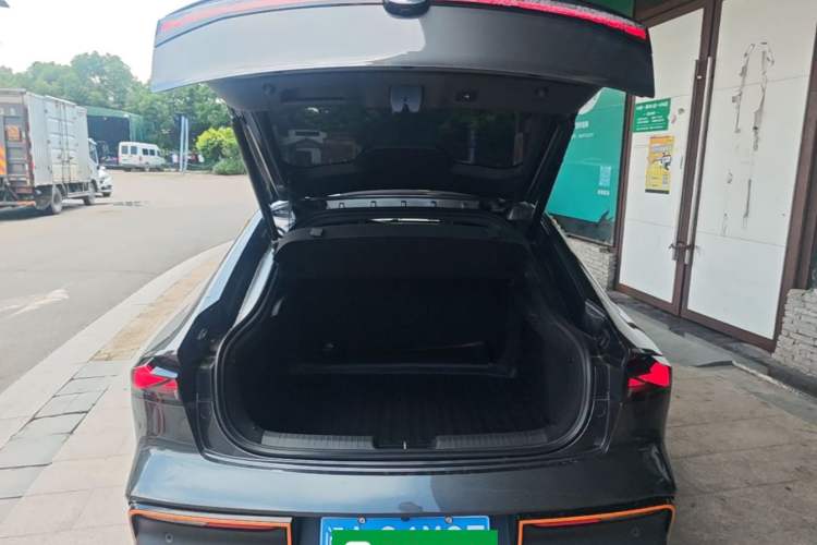 Used CHANGAN UNI-V 2022 1.5T Sport Edition Trunk