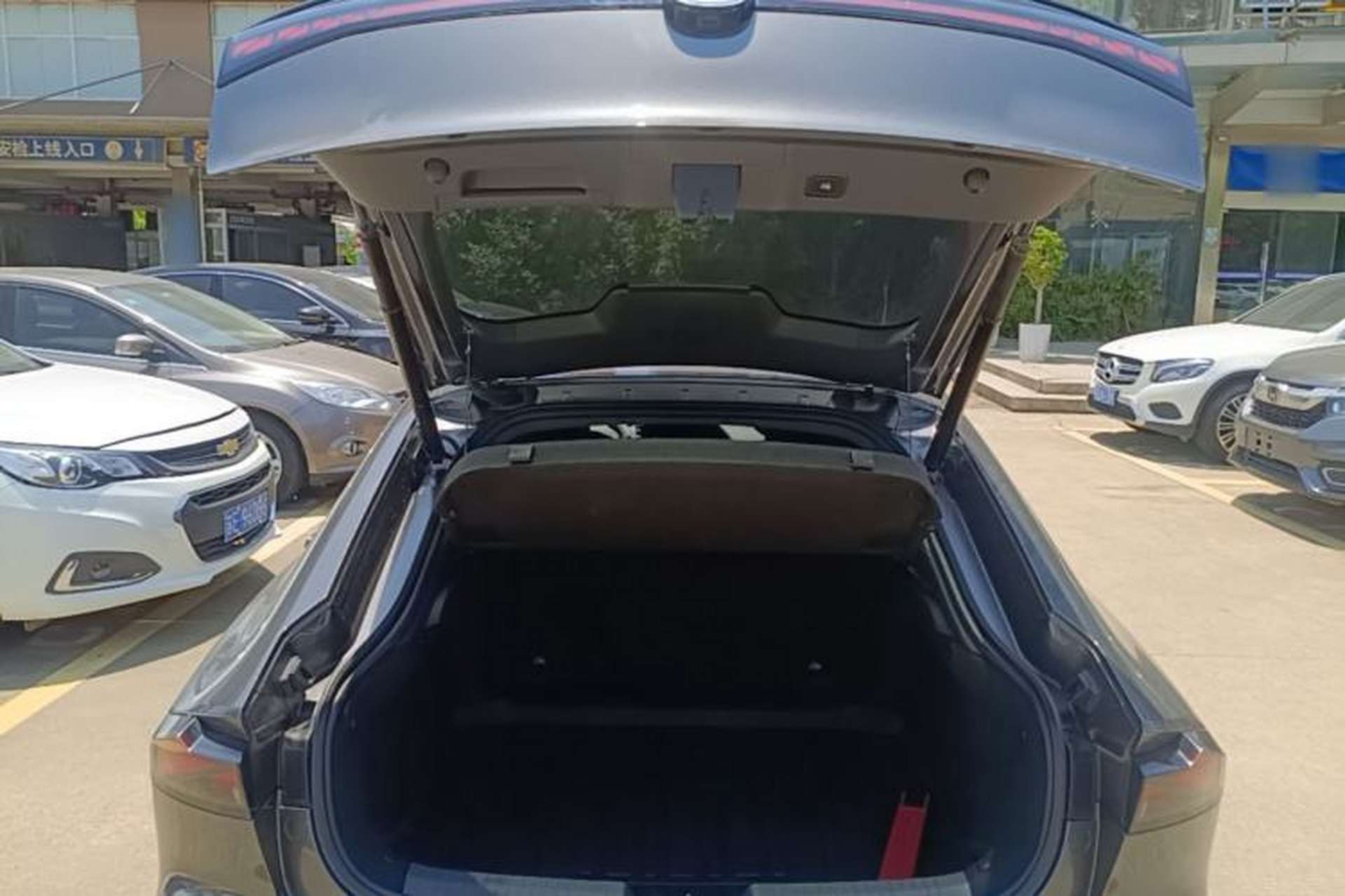 Used CHANGAN UNI-V 2022 1.5T Sport Edition Trunk