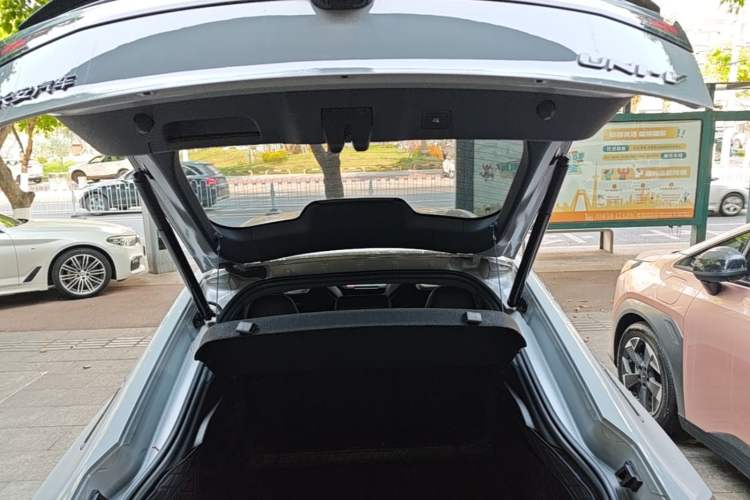Used CHANGAN UNI-V 2022 2.0T Leading-Speed Edition Trunk
