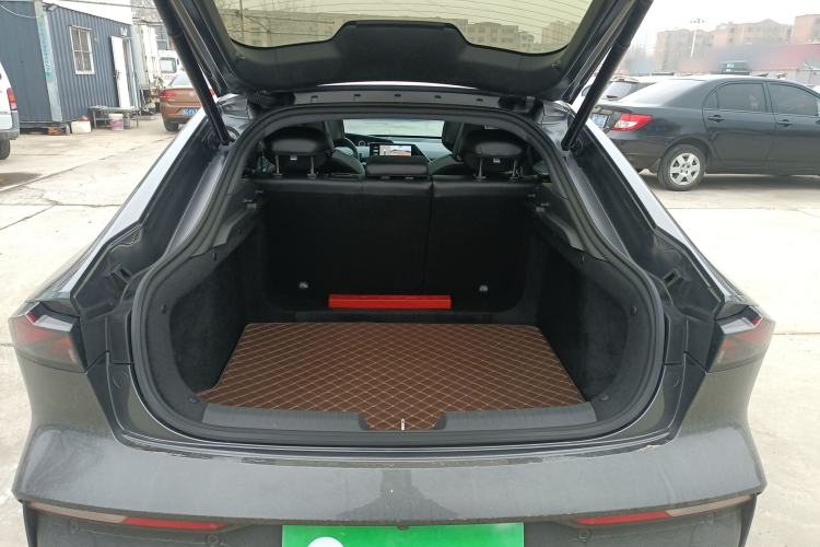 Used CHANGAN UNI-V 2022 1.5T Prestige Version Trunk
