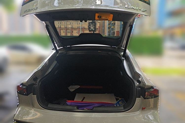 Used CHANGAN UNI-V 2022 1.5T Sport Edition Trunk