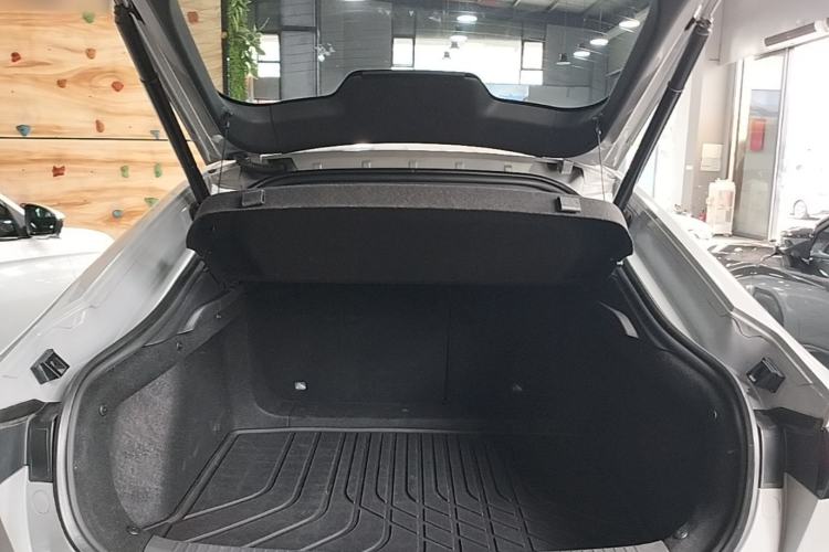 Used CHANGAN UNI-V 2022 1.5T Prestige Version Trunk