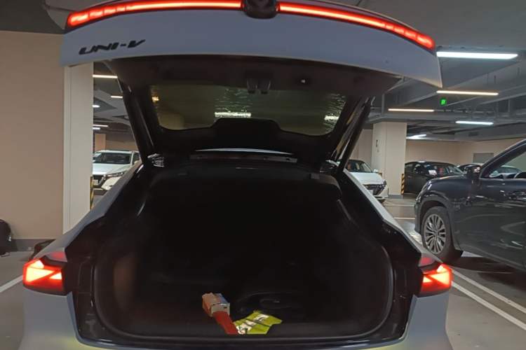 Used CHANGAN UNI-V 2022 2.0T Sporty Version Trunk