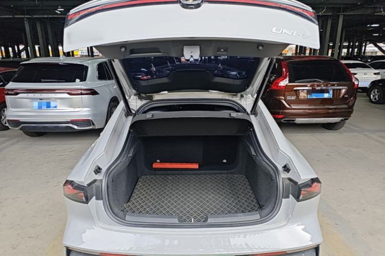 Used CHANGAN UNI-V 2022 1.5T Prestige Version Trunk