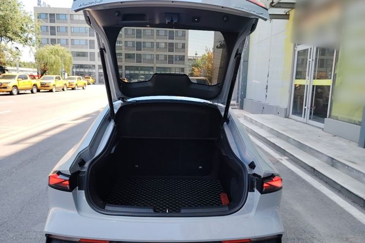 Used CHANGAN UNI-V 2022 1.5T Prestige Version Trunk