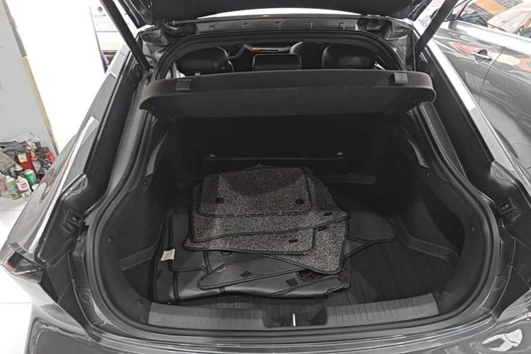 Used CHANGAN UNI-V 2022 1.5T Prestige Version Trunk