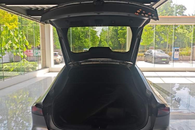 Used CHANGAN UNI-V 2022 2.0T Leading-Speed Edition Trunk