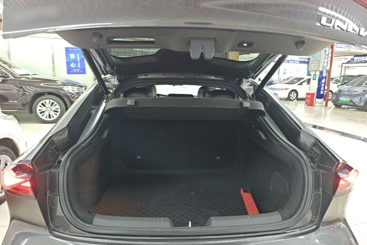 Used CHANGAN UNI-V 2022 1.5T Smart Navigation Version Trunk